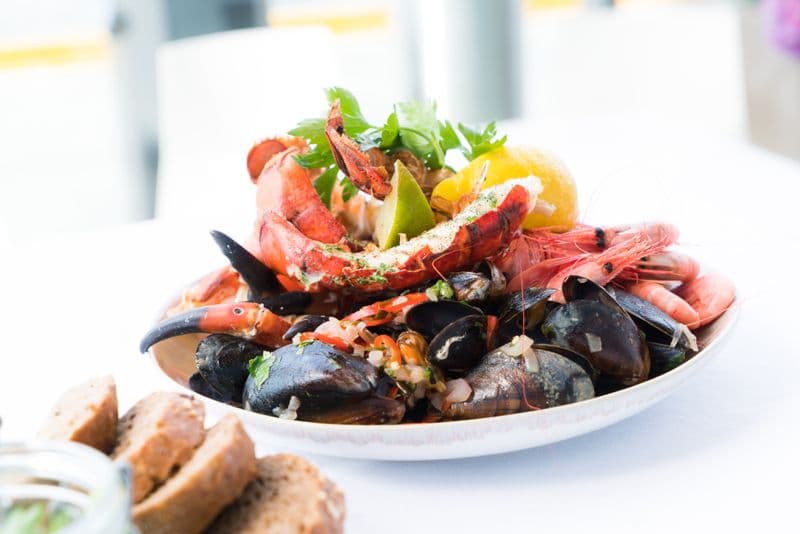 Assiette de fruits de mer permettant de comparer plusieurs préparations